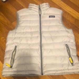Boys XL Patagonia duck down vest. Gray with yellow interior. Lightly used